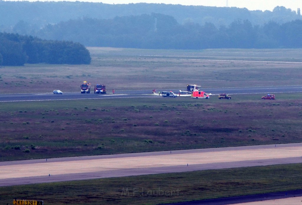 Startabruch Flugzeug Koeln Bonner Flughafen P473.JPG